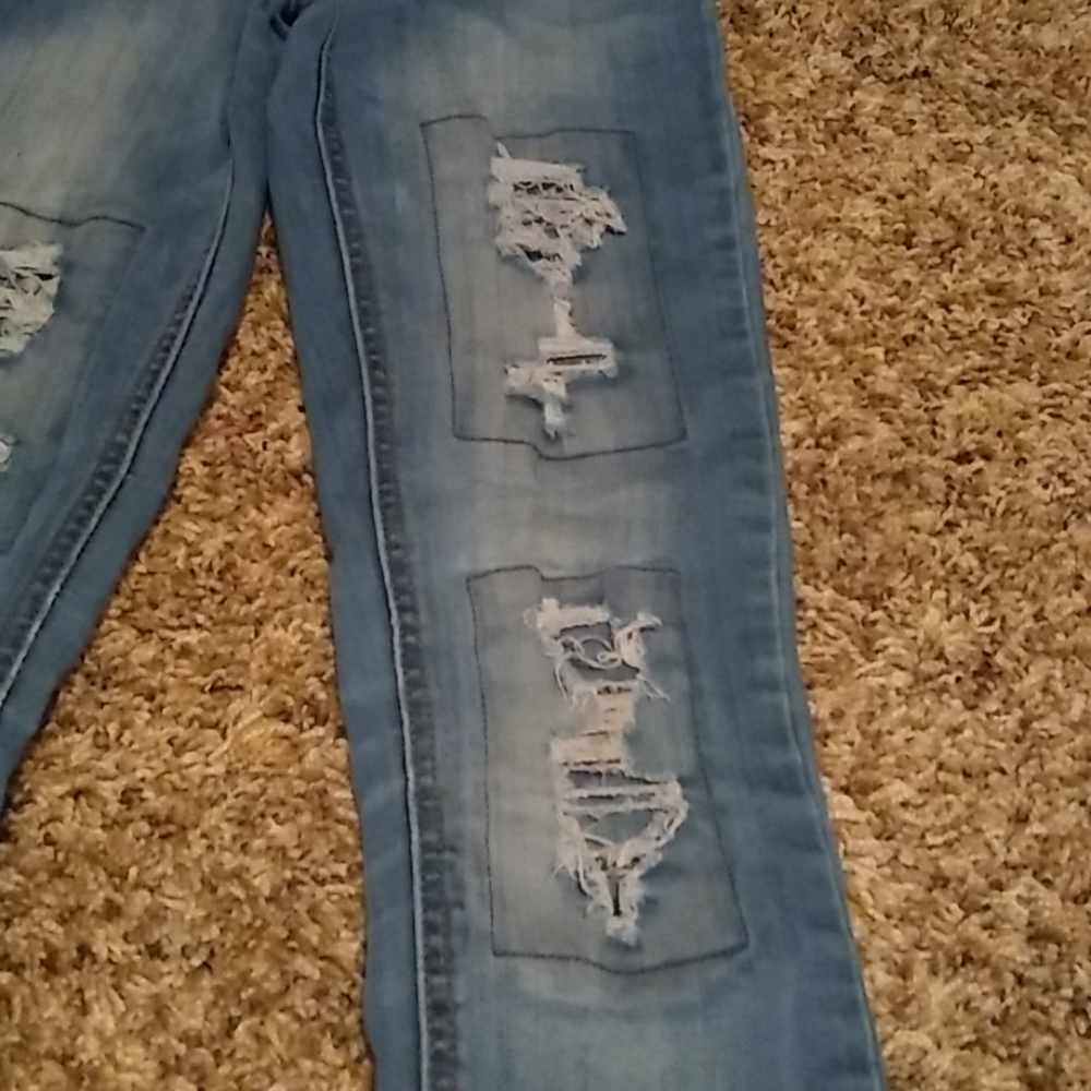 Distressed jeans - Picture 3 of 3